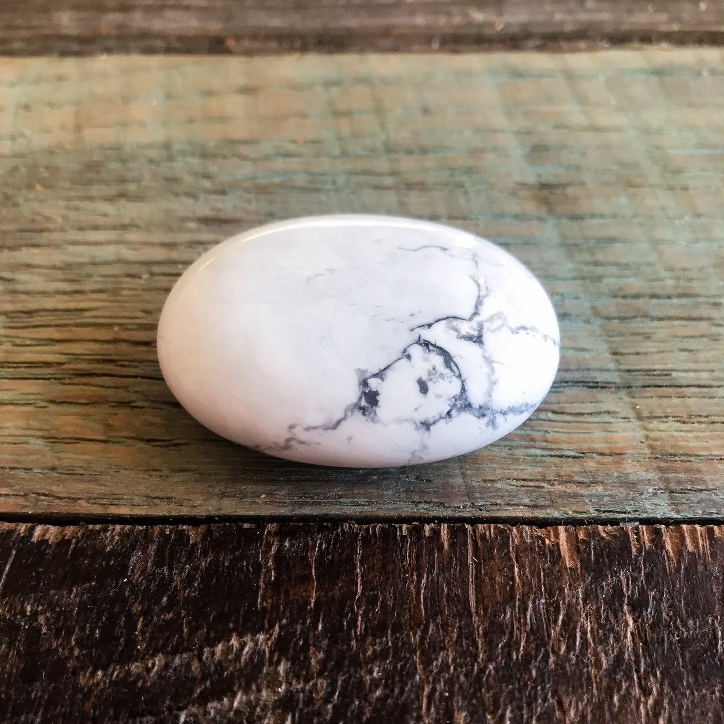 Howlite Palm Stone, Crystal