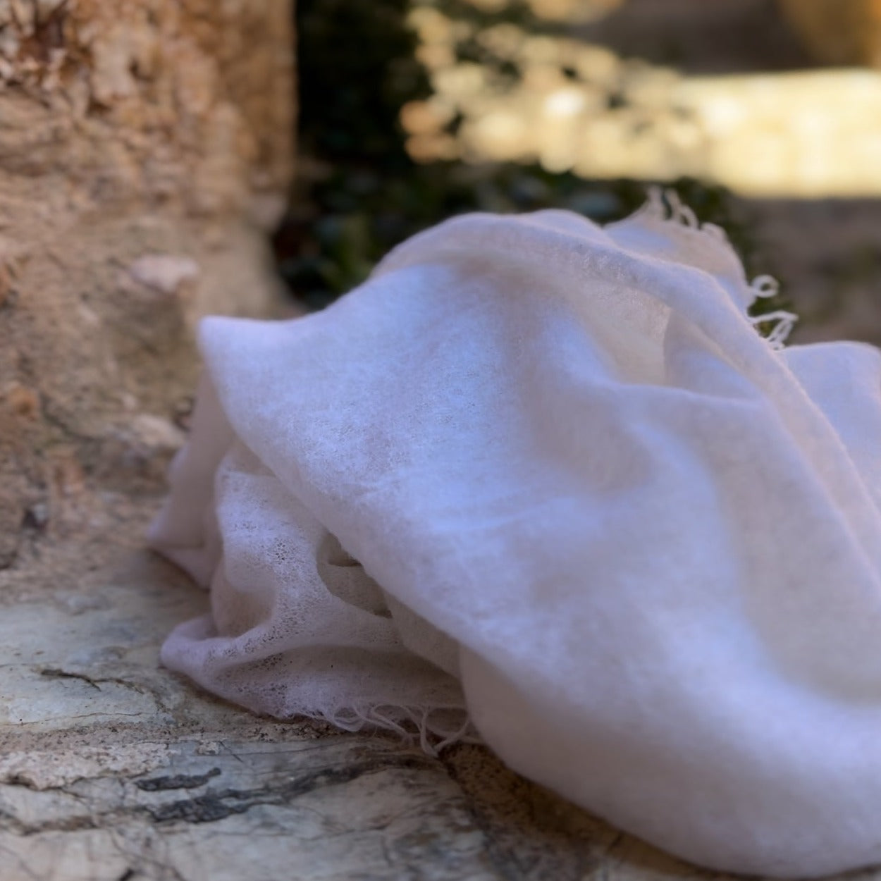 THE ESSENTIAL CASHMERE SHAWL