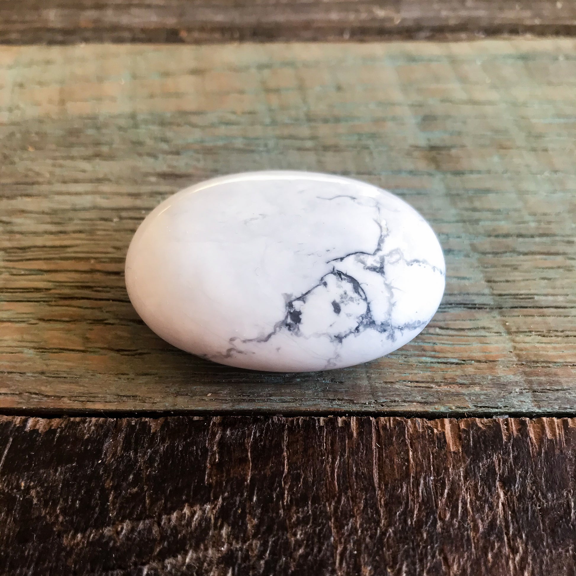 Howlite Palm Stone, Crystal