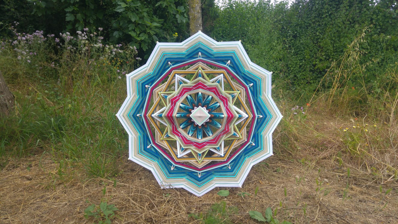 MANDALA ART BY CLOË COLLETTE